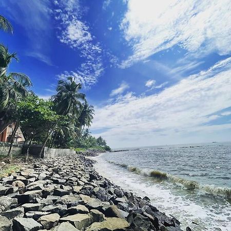 Baywatch By Grha - A Picturesque Beachfront Villa Kozhikode Esterno foto
