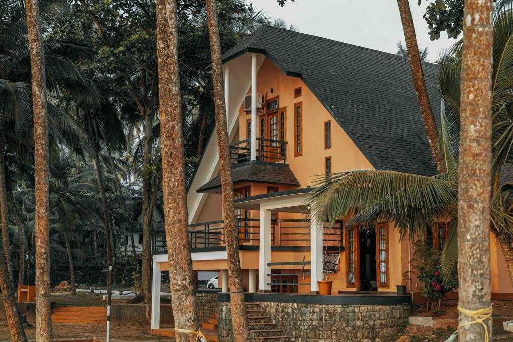 Baywatch By Grha - A Picturesque Beachfront Villa Kozhikode Esterno foto