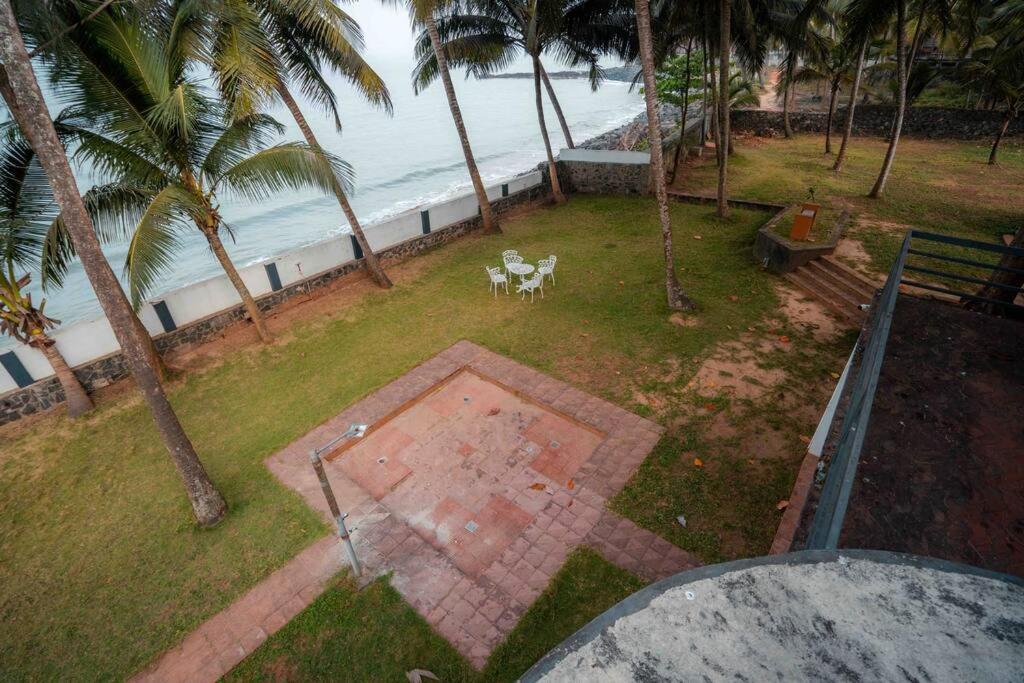 Baywatch By Grha - A Picturesque Beachfront Villa Kozhikode Esterno foto