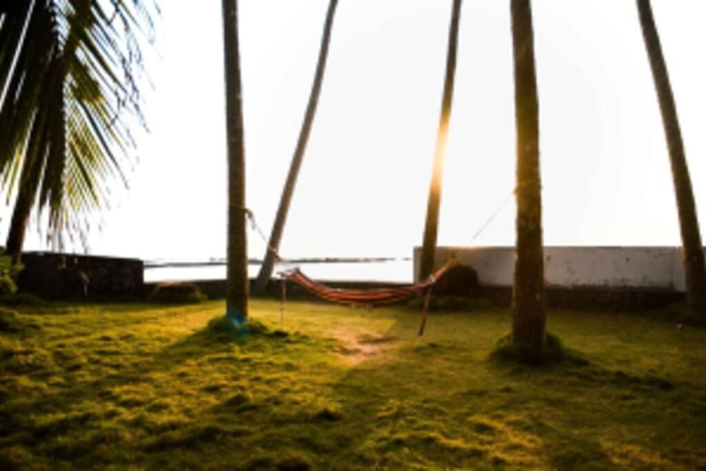 Baywatch By Grha - A Picturesque Beachfront Villa Kozhikode Esterno foto