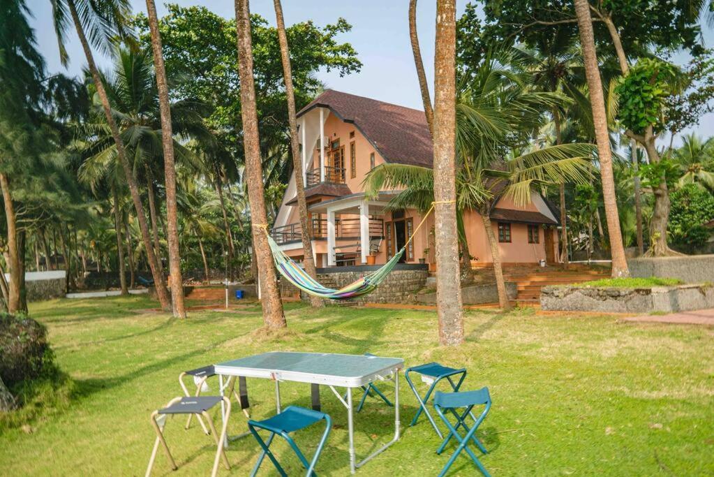 Baywatch By Grha - A Picturesque Beachfront Villa Kozhikode Esterno foto