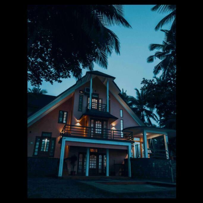 Baywatch By Grha - A Picturesque Beachfront Villa Kozhikode Esterno foto