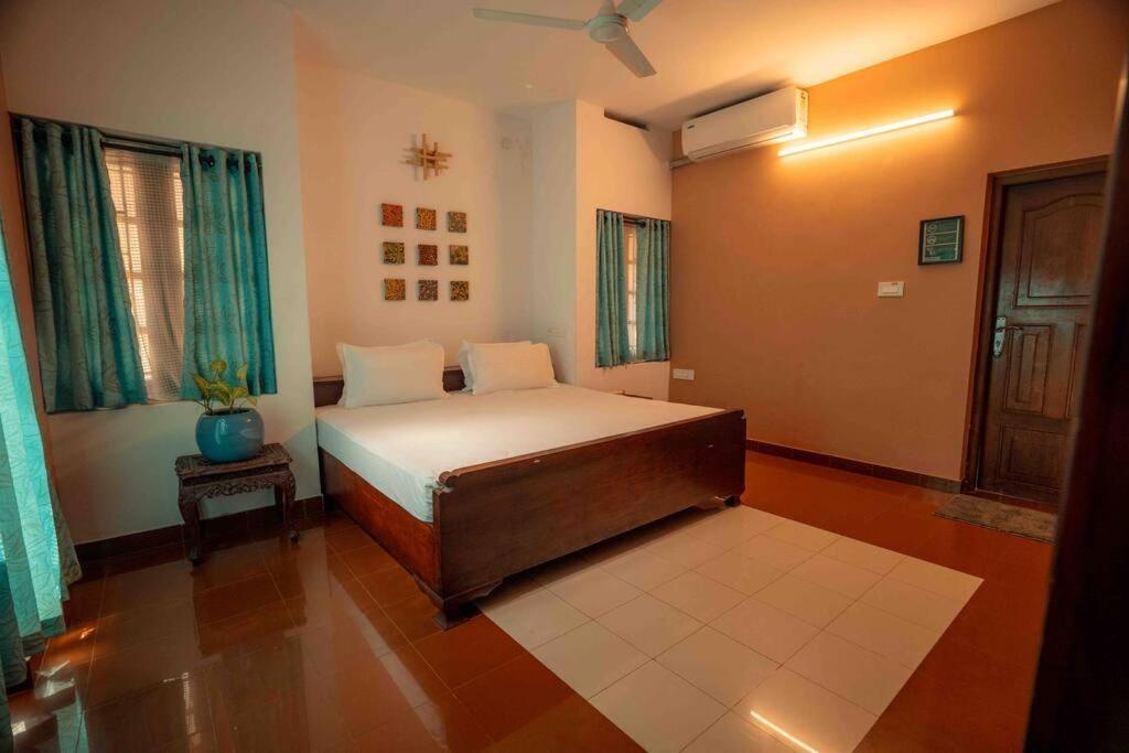 Baywatch By Grha - A Picturesque Beachfront Villa Kozhikode Esterno foto