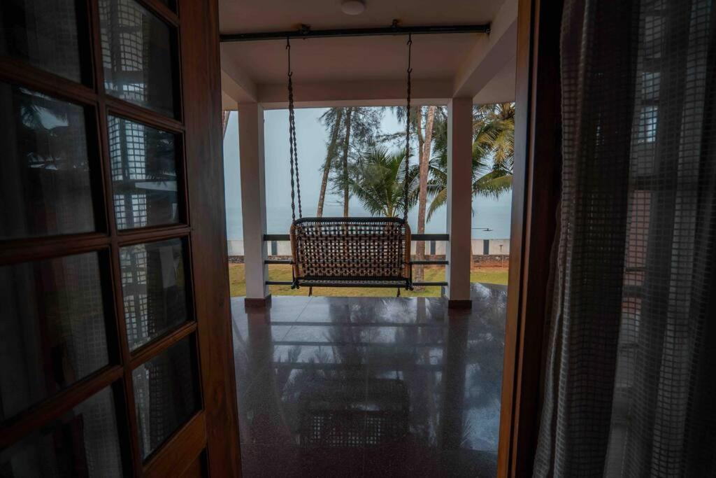 Baywatch By Grha - A Picturesque Beachfront Villa Kozhikode Esterno foto