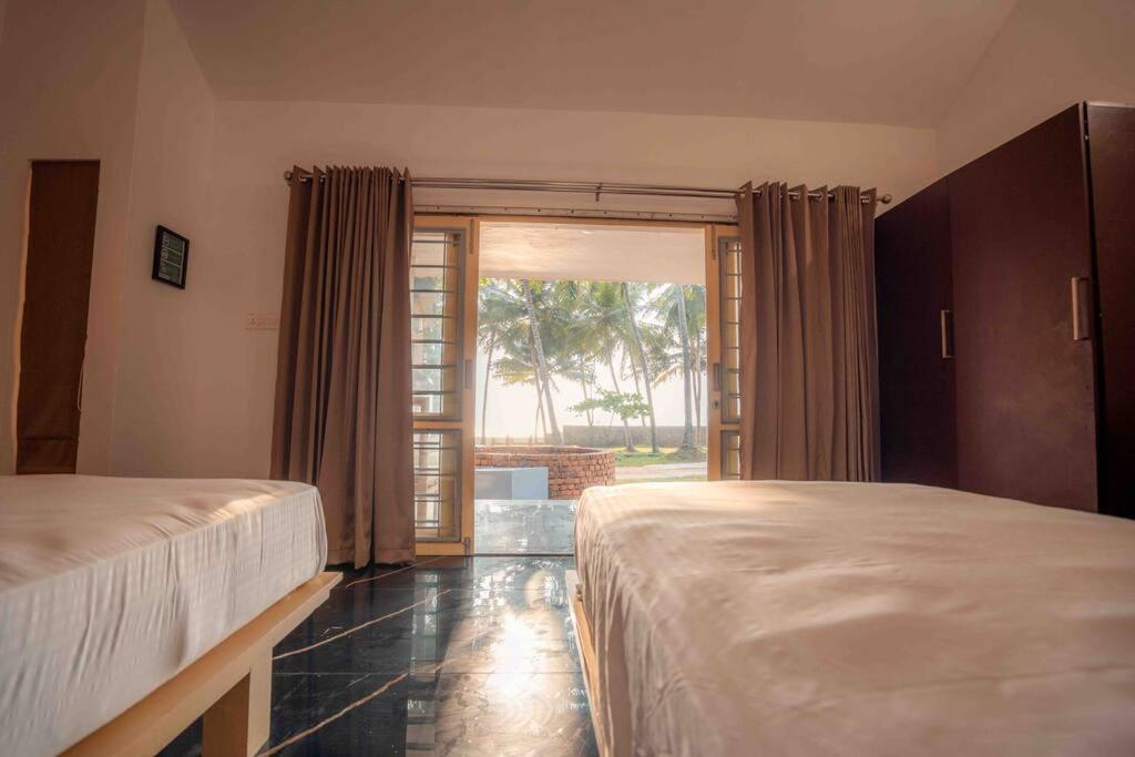 Baywatch By Grha - A Picturesque Beachfront Villa Kozhikode Esterno foto