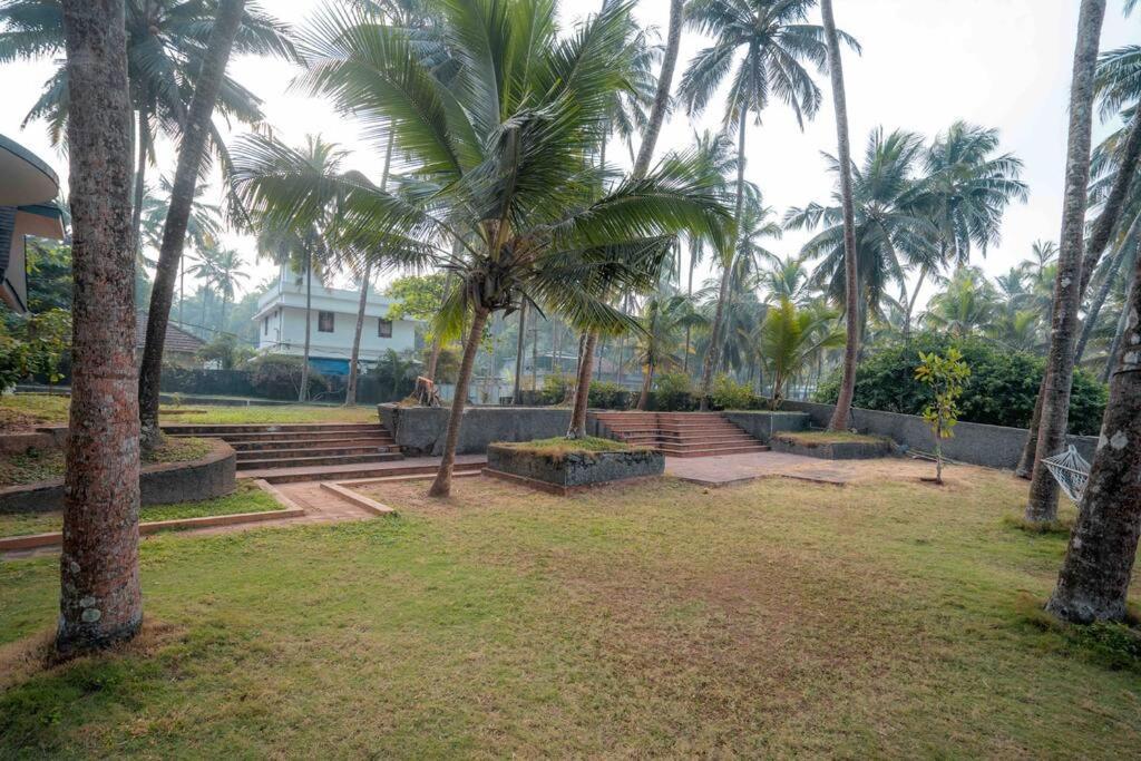 Baywatch By Grha - A Picturesque Beachfront Villa Kozhikode Esterno foto