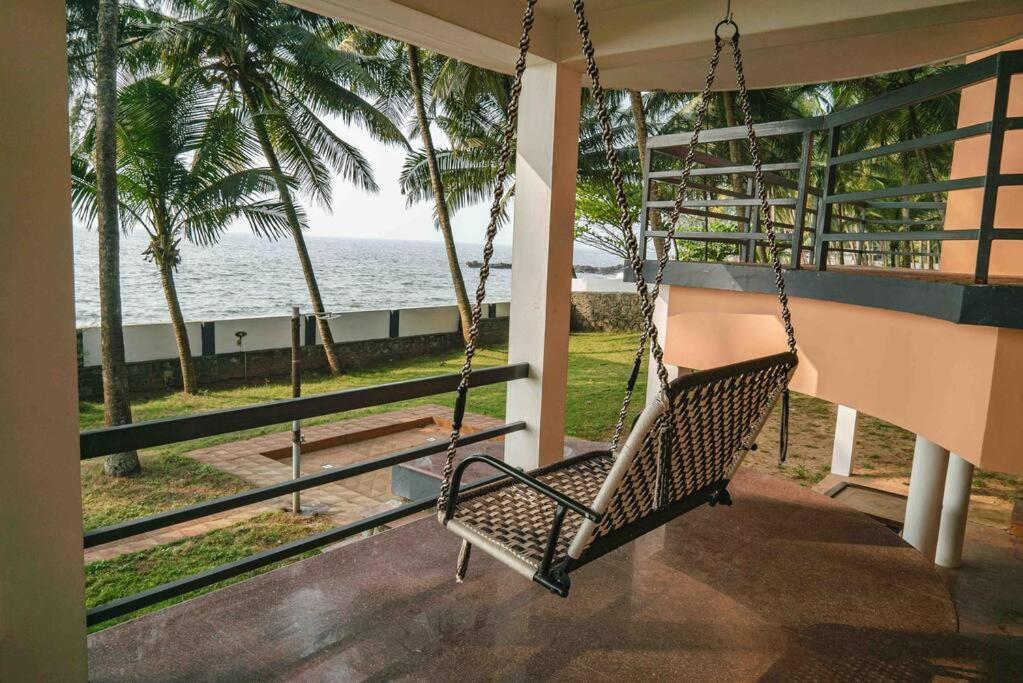 Baywatch By Grha - A Picturesque Beachfront Villa Kozhikode Esterno foto