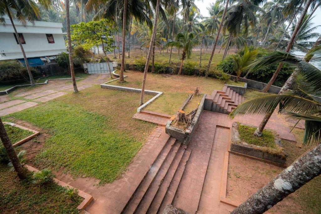 Baywatch By Grha - A Picturesque Beachfront Villa Kozhikode Esterno foto
