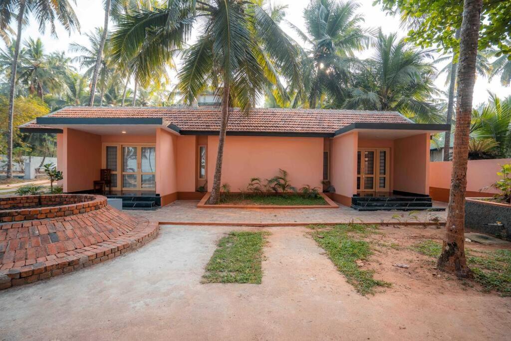 Baywatch By Grha - A Picturesque Beachfront Villa Kozhikode Esterno foto