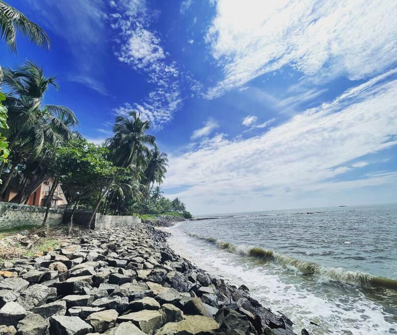 Baywatch By Grha - A Picturesque Beachfront Villa Kozhikode Esterno foto
